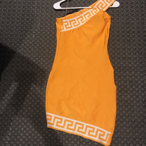 Beautiful dress from Pressed never used - Picture 2 of 3